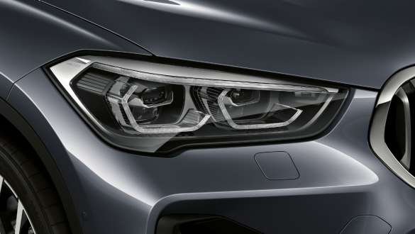 BMW X5 G05 2018 interior driver using Connected Navigation