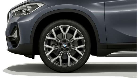 BMW X5 G05 2018 interior driver using Connected Navigation