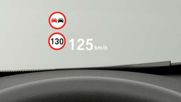 BMW X5 G05 2018 interior driver using Connected Navigation