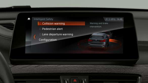 BMW X5 G05 2018 interior driver using Connected Navigation