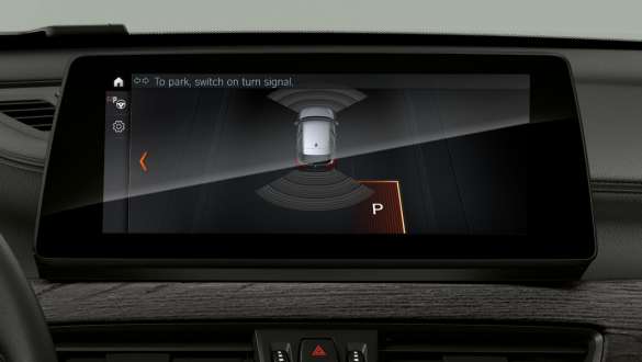 BMW X5 G05 2018 interior driver using Connected Navigation