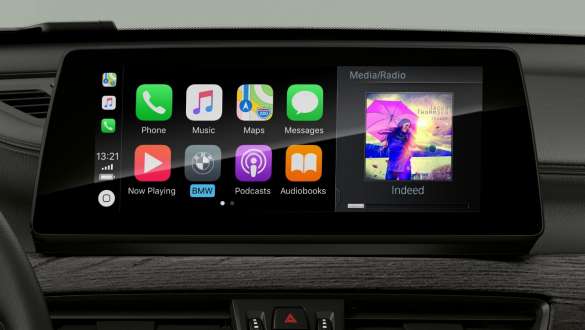 BMW X5 G05 2018 interior driver using Connected Navigation