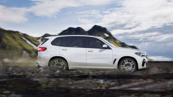 Offroad mode xRocks BMW X5 G05 2018 Mineral White metallic side view
